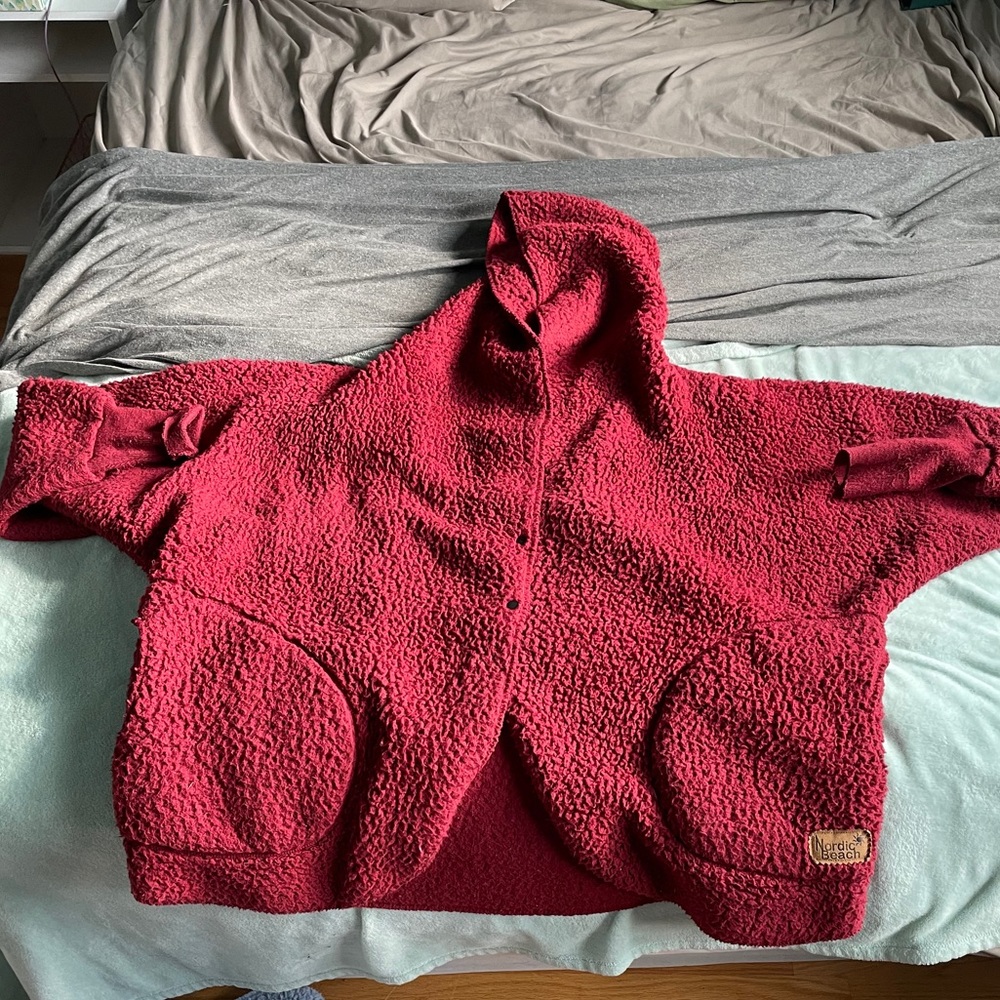 Nordic Beach Wrap-Red Velvet.